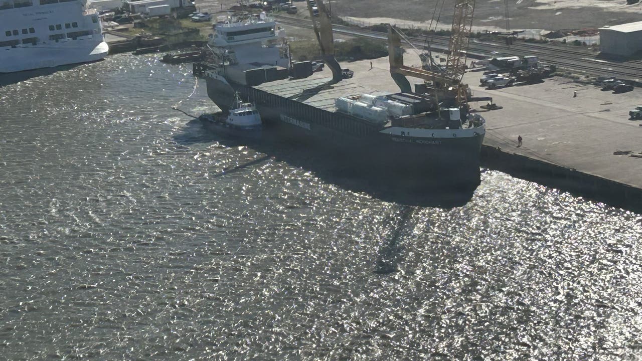 Oil spill prompts closure in Galveston Ship Channel, Coast Guard