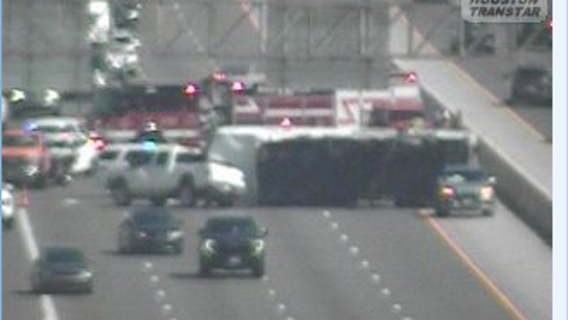 Channelview: East Freeway clears near Beltway 8 after crash involving overturned fifth wheeler