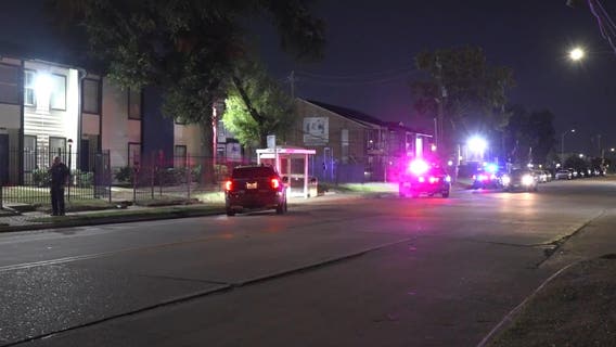 Man found shot at Houston apartment complex; police seeking information