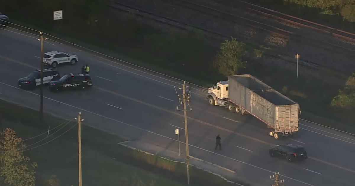 Woman dead after 18-wheeler crash on US-90 near Oates Road | FOX 26 Houston