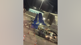 United planes 'make contact' at Houston's Bush Intercontinental Airport