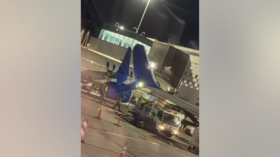 United planes 'make contact' at Houston's Bush Intercontinental Airport