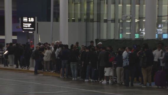TSA wait times may exceed 60 minutes at Houston's airports