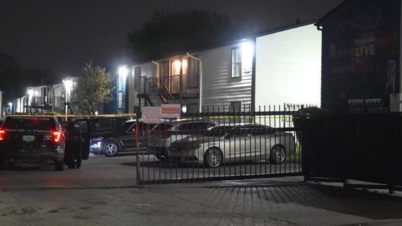 Man shot at Houston apartment complex near NRG; suspects may have robbed him earlier, police say