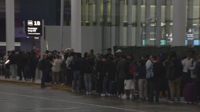 TSA wait times may exceed 60 minutes at Houston's airports