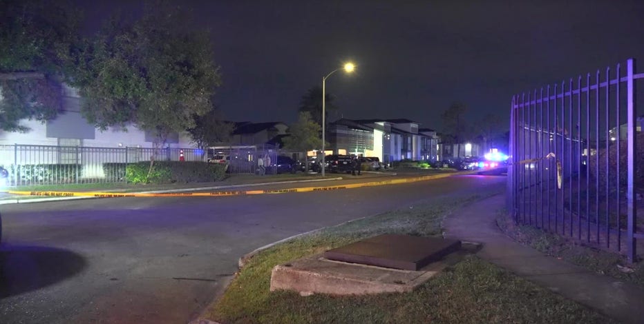 3-year-old fatally struck by vehicle in Mid West Houston; suspect vehicle found without driver, police say