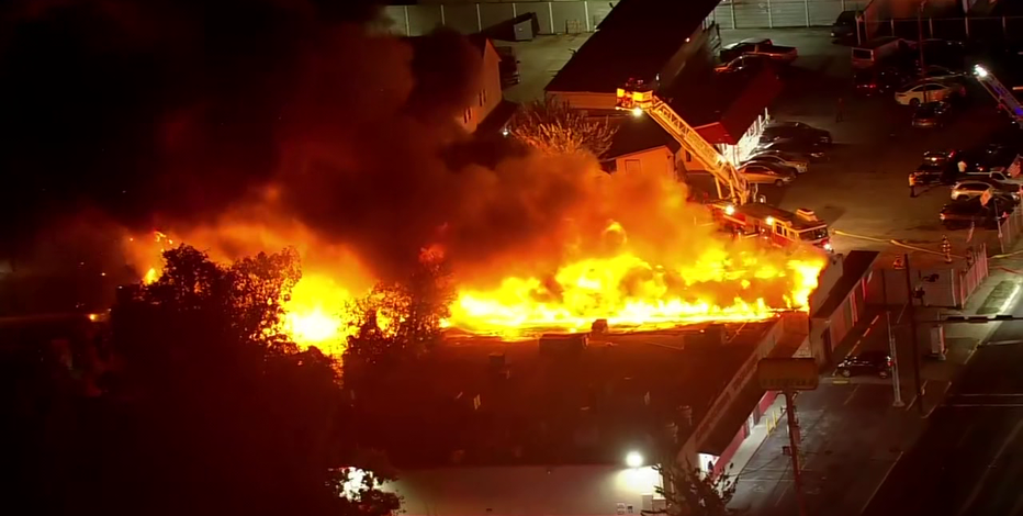 Houston Fire Department contains 2-alarm fire on Avenue B