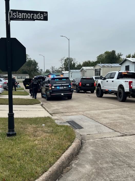 Husband stabs wife, sets himself on fire in east Houston, officials say