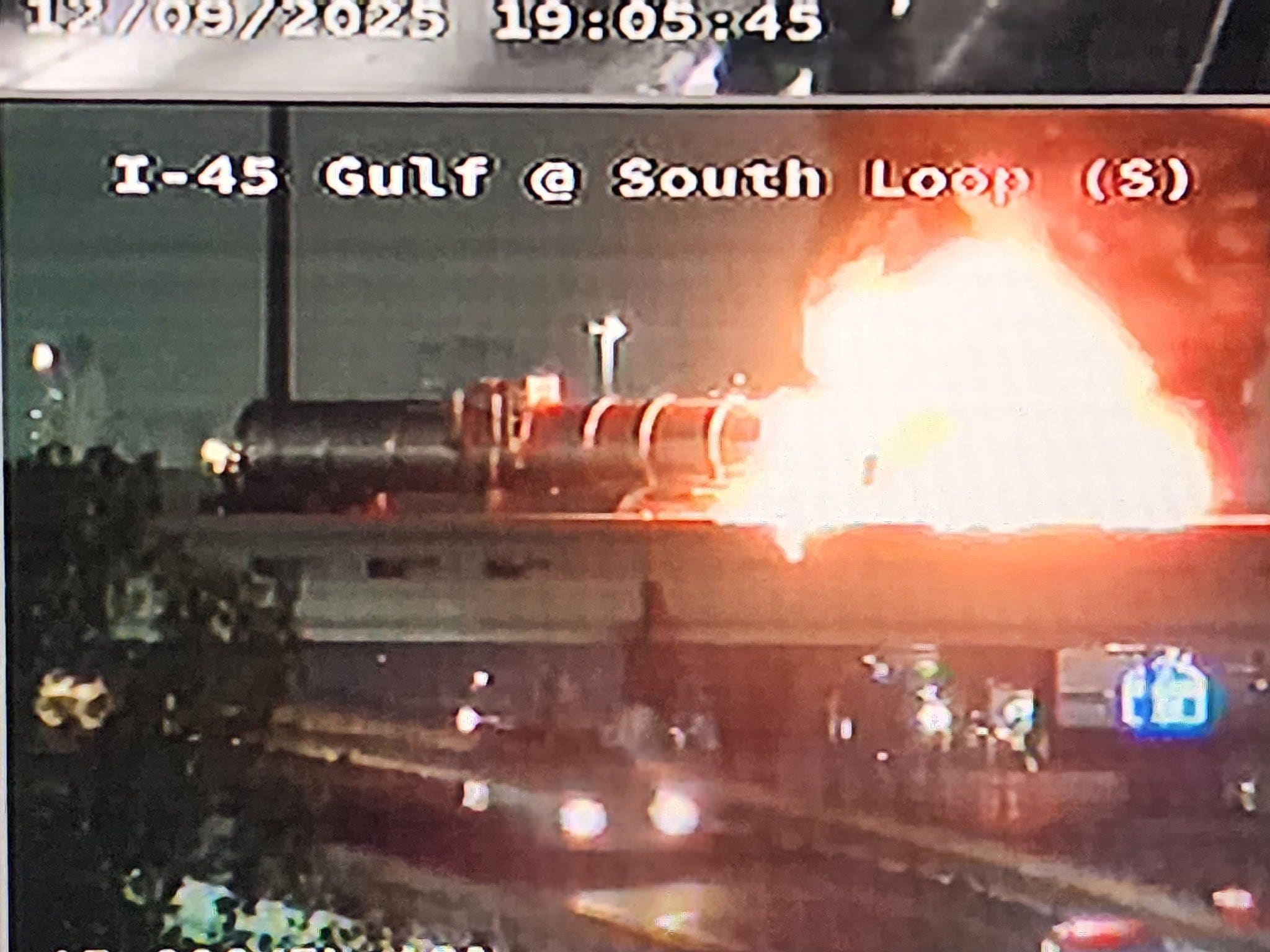 South Houston: Flaming 18-wheeler stalls IH-610 overpass, fire extinguished, traffic problems continue