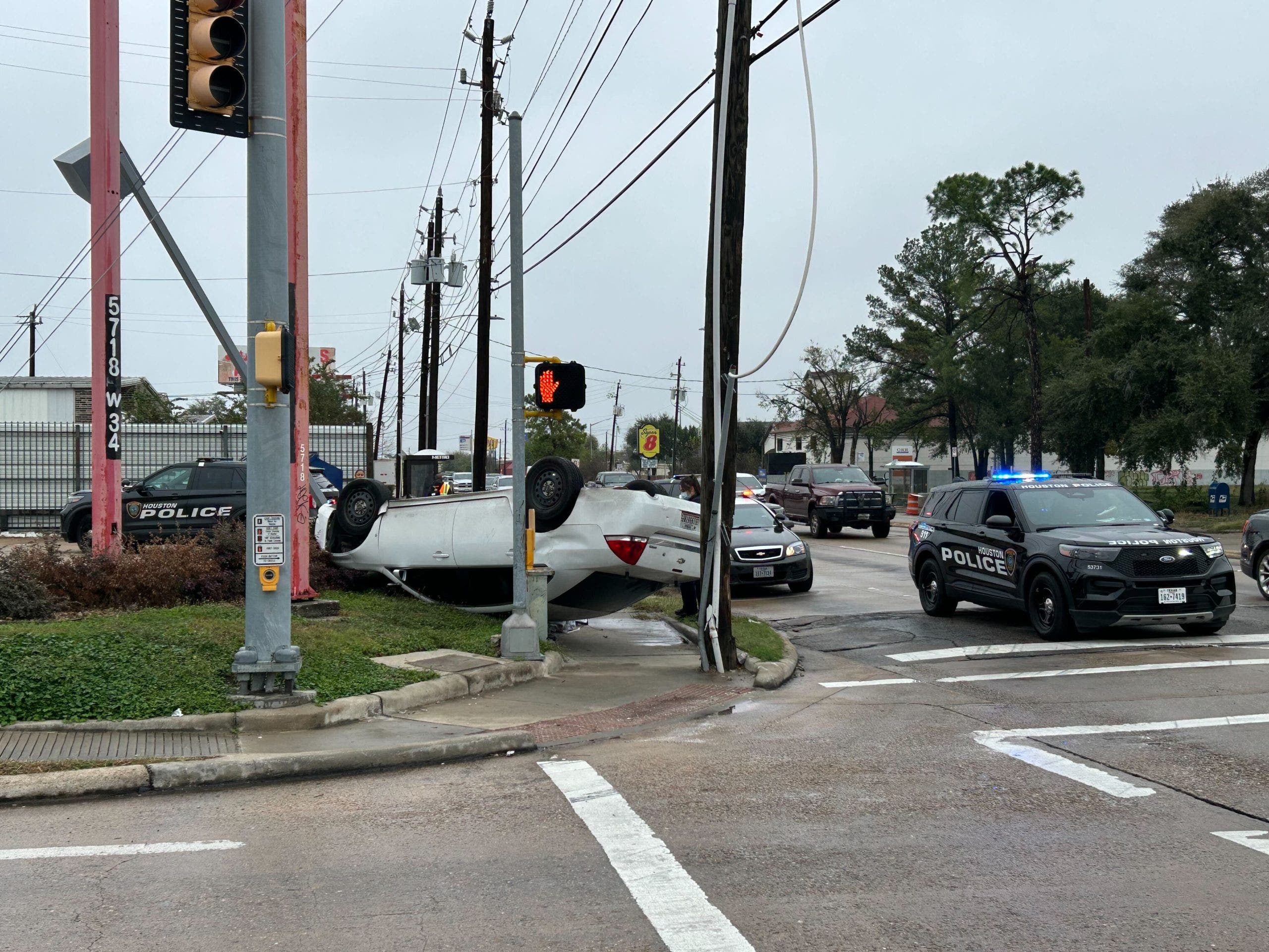 Antoine Drive: Suspect shoots at police after stopped for expired registration