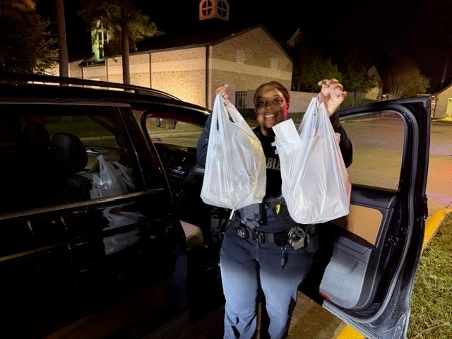 Harris County Deputy delivers Uber Eats following delivery driver's arrest