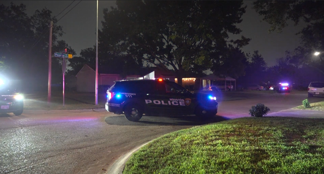 Houston police investigate apparent murder-suicide