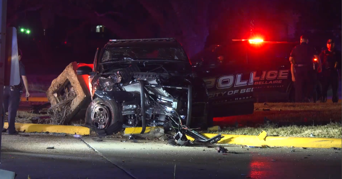 Houston police officers injured in crash in Midtown after car runs stop ...