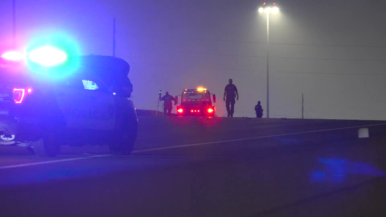 Houston police: Wrecker hits disabled car on Southwest Freeway, kills driver