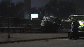Driver dies after hitting light pole while exiting North Freeway