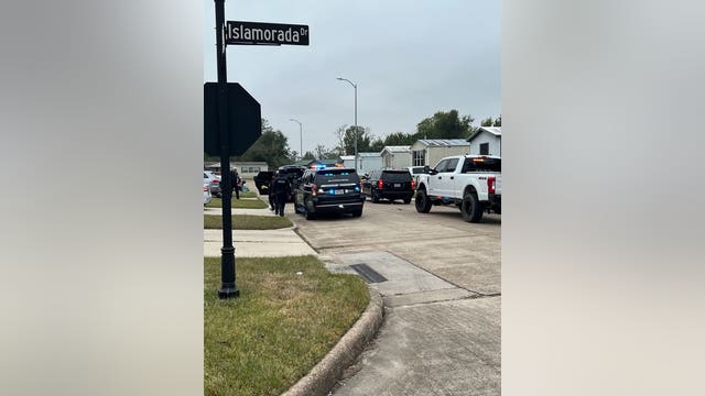 Husband stabs wife, sets himself on fire in east Houston, officials say