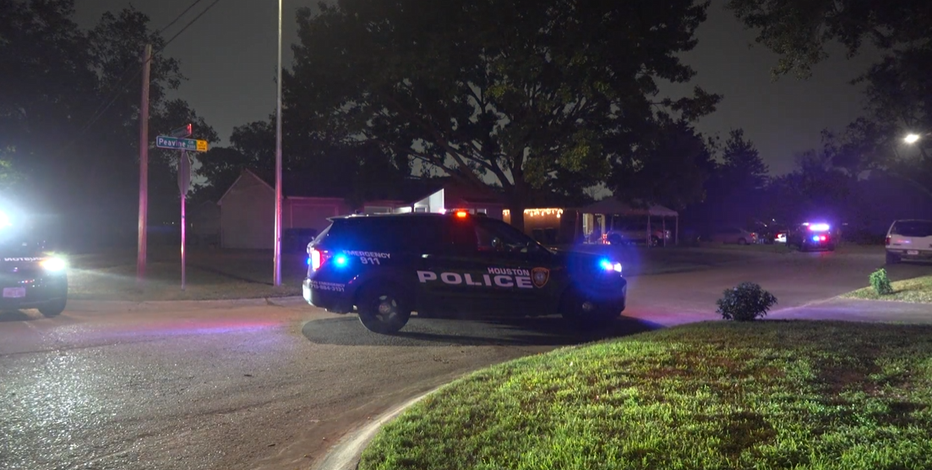 Houston police investigate apparent murder-suicide