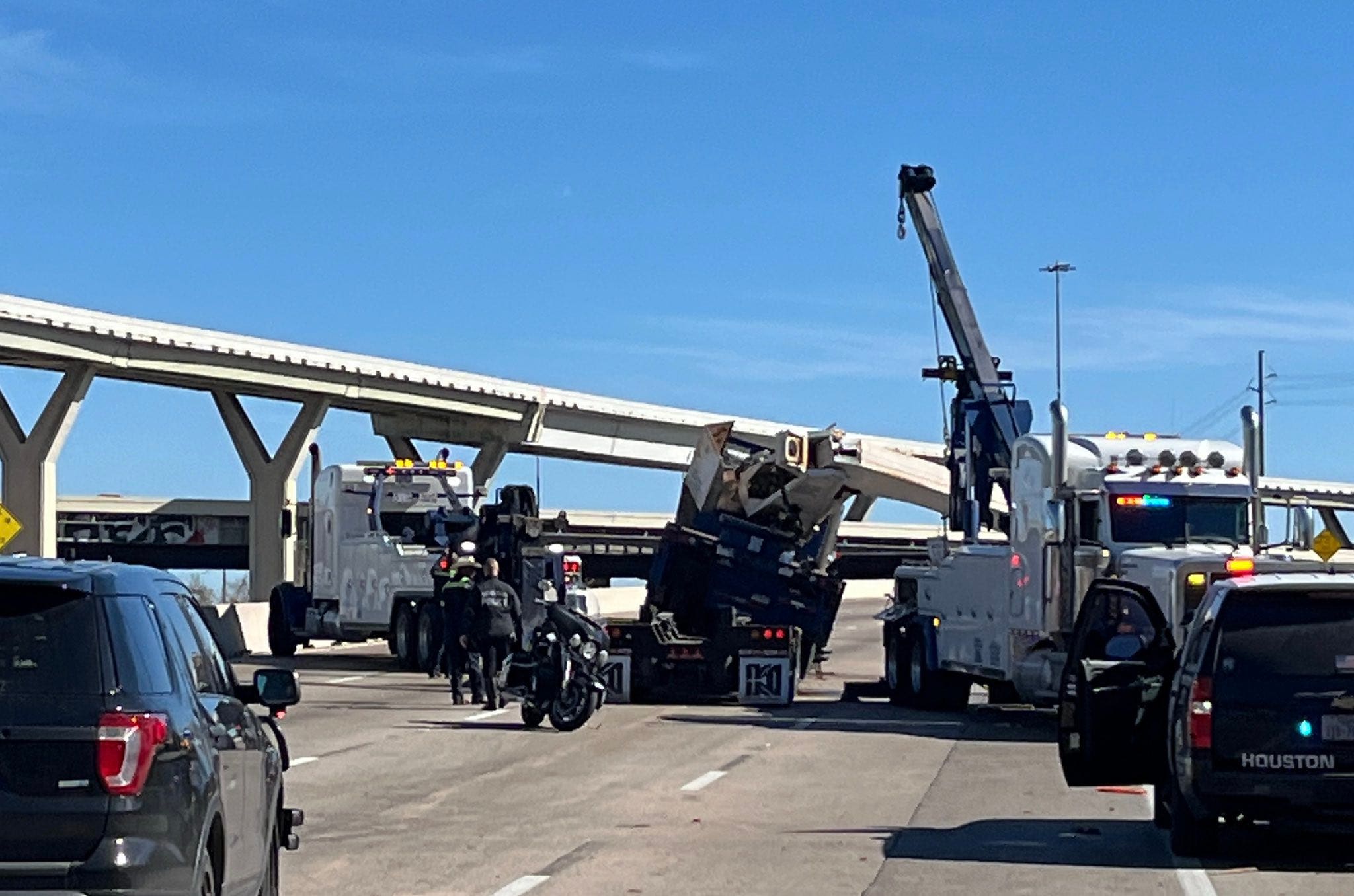 Houston Avenue Bridge hit by oversized truck over Katy Freeway (yes ...