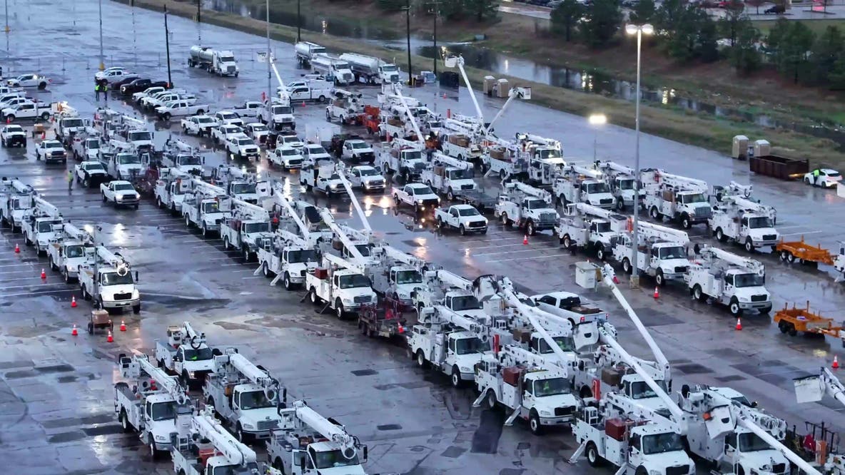 Weather in Houston: CenterPoint mobilizes 4,000 workers, preparing for infrastructure damage