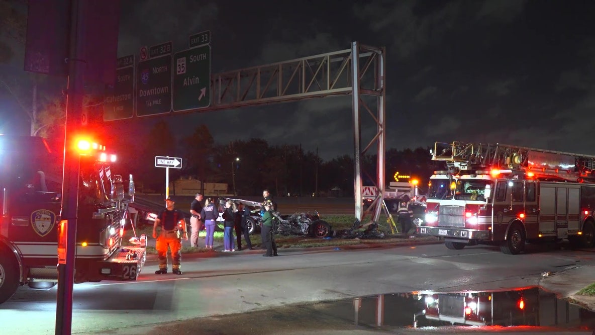 Teen charged in Houston crash that left 2 passengers dead