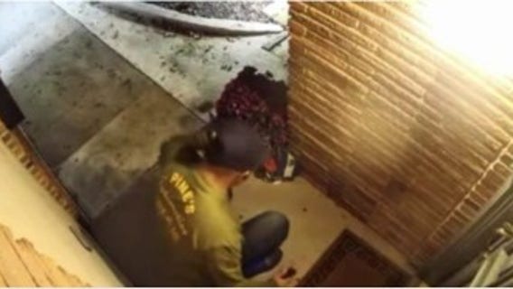 Alleged stalker arrested after trinkets, notes found outside Harris County home