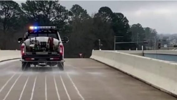 Houston-area officials, TxDOT prepare for possible weekend freeze, icy road conditions