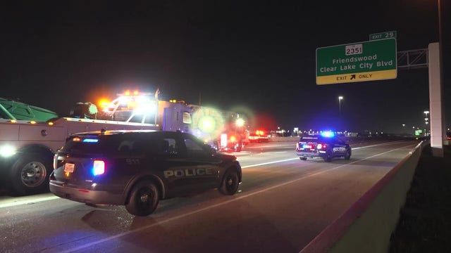 Two Houston firefighters, driver injured in Gulf Freeway crash, police say