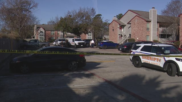 Girlfriend finds man fatally shot outside east Houston apartment, officials say