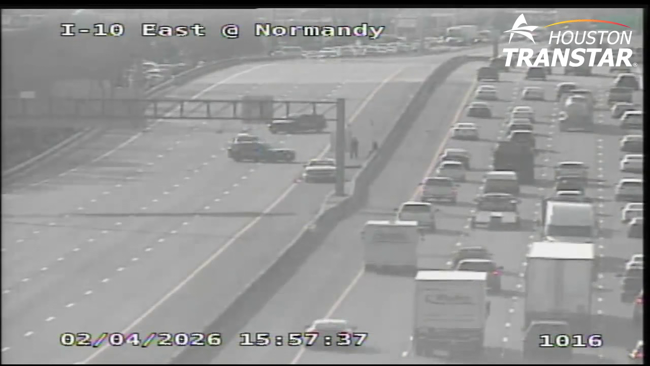 Houston traffic: I-10 East Freeway at Federal shut down due to sinkhole on highway