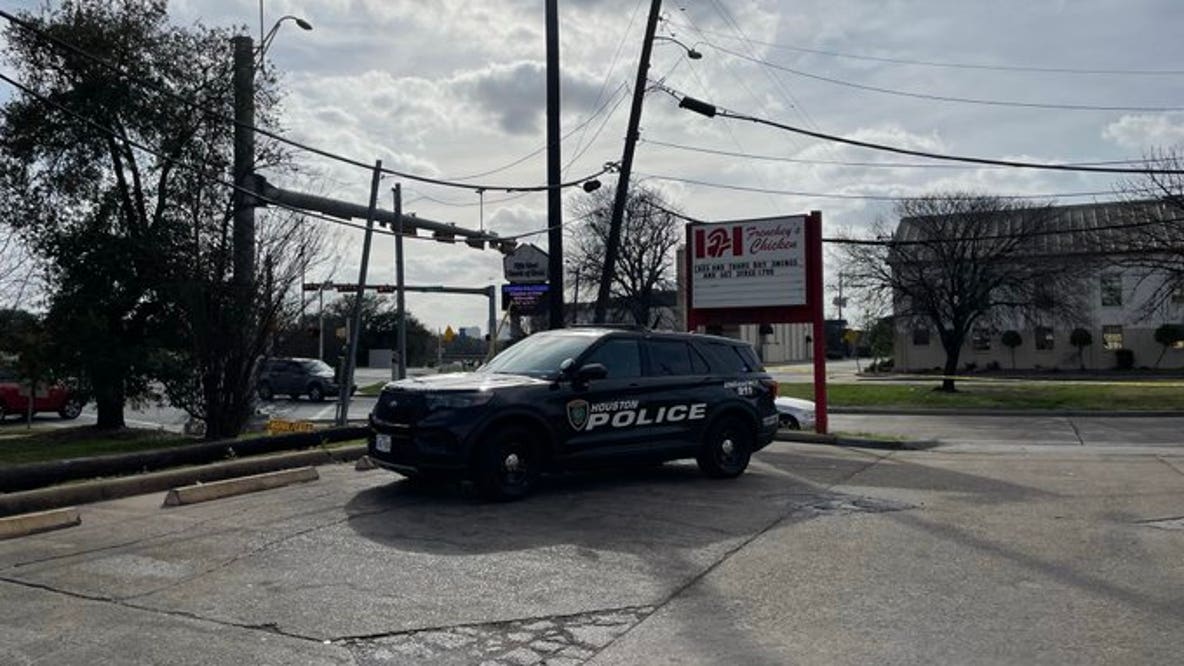 Suspected stolen tailgate leads to shootout between 6 along East Freeway