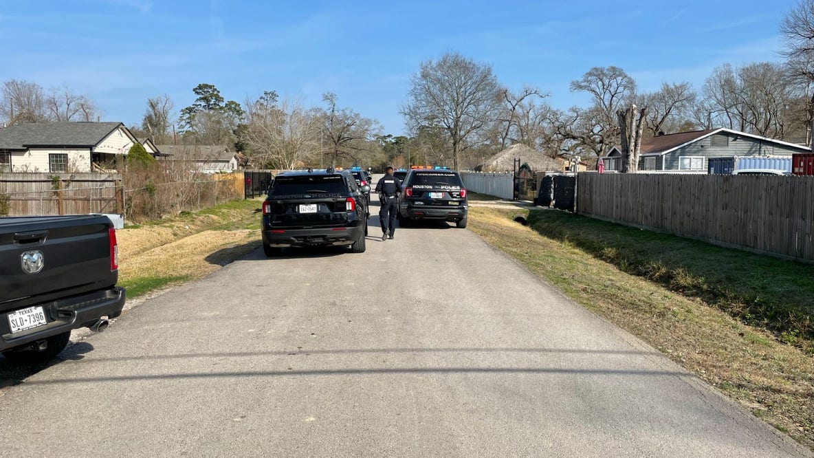 Houston shooting: 15-year-old hospitalized, suspects fled in truck