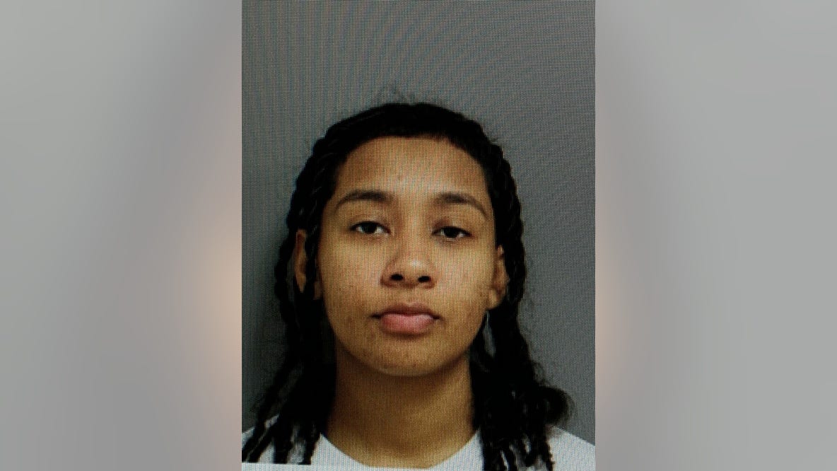 Woman accused of posing as Wells Fargo employee to scam 2 Houston customers out of thousands