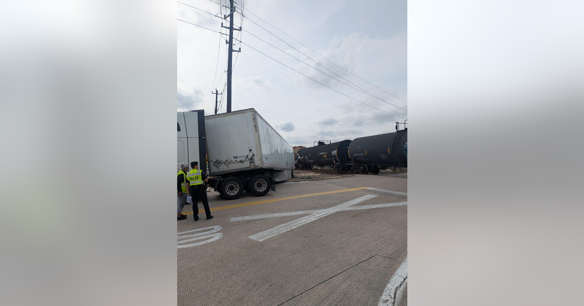 Traffic alert: 18-wheeler, train crash at Highway 90 in Missouri City