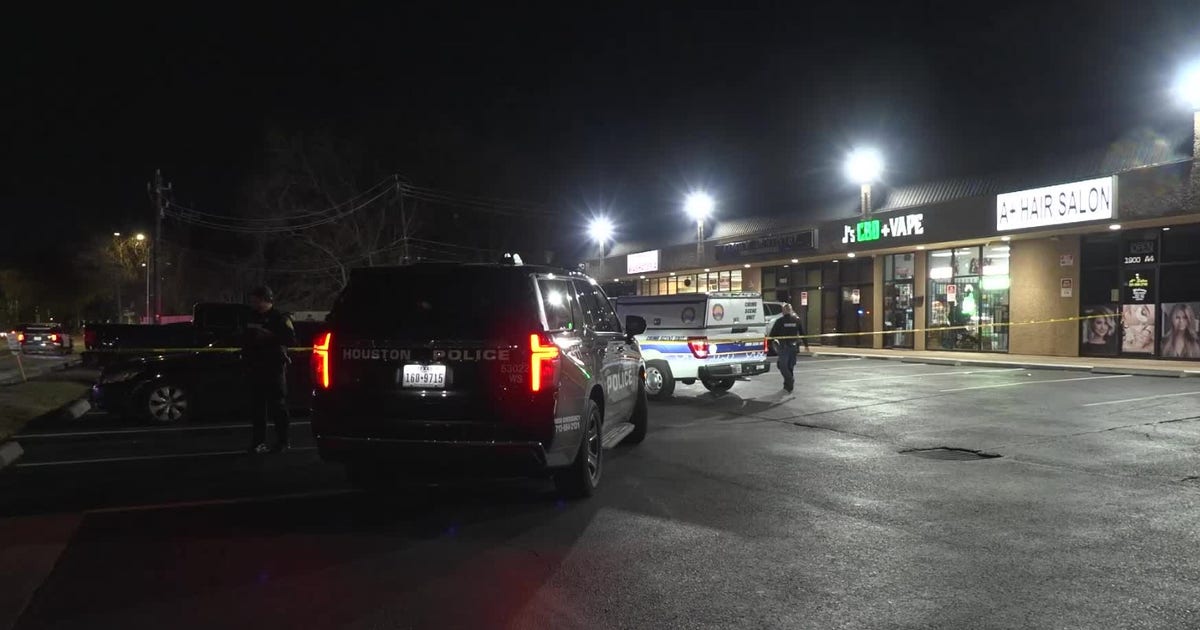 Man fatally shot outside Houston Westside strip center