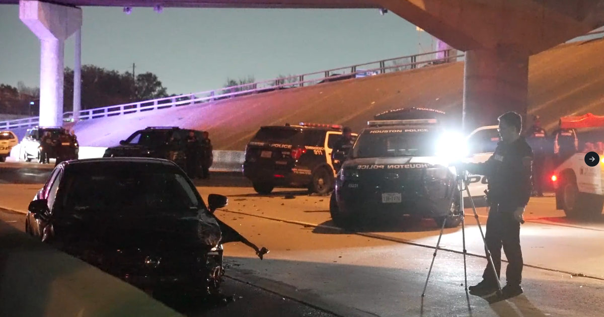 Traffic: US 59 lanes back open at 288 after fallen hay bales