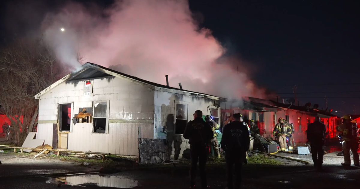 Kashmere Garden fire: 1 injured after large fire burns at residential ...