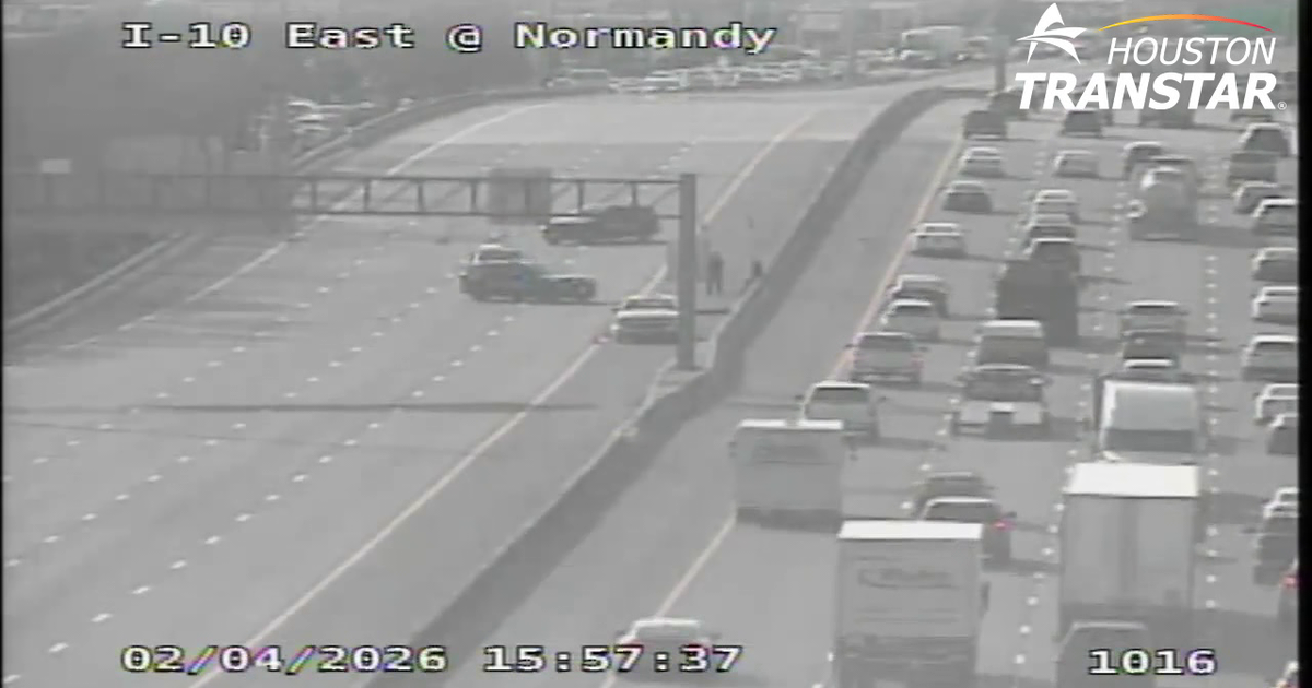 Houston traffic: I-10 East Freeway at Federal shut down due to sinkhole on highway