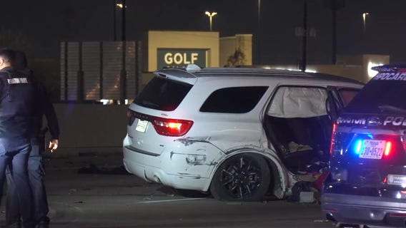 1 dead, child hospitalized after fatal crash on Gulf Freeway