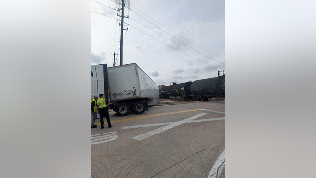 Traffic alert: 18-wheeler, train crash at Highway 90 in Missouri City