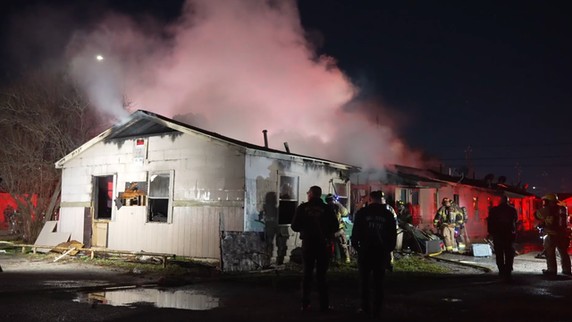 Kashmere Garden fire: 1 injured after large fire burns at residential complex