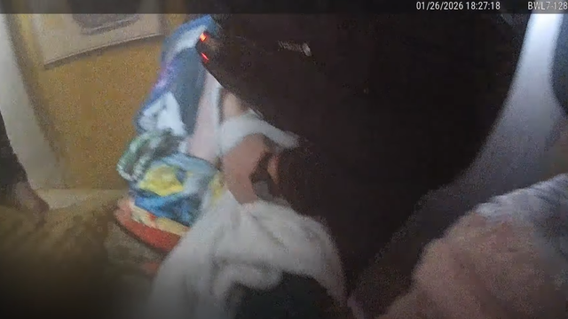 VIDEO: Pearland officers save trapped woman from fire using bedsheets