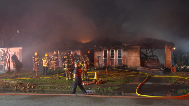 Glenwolde Drive: Woman burned during house fire in Alief