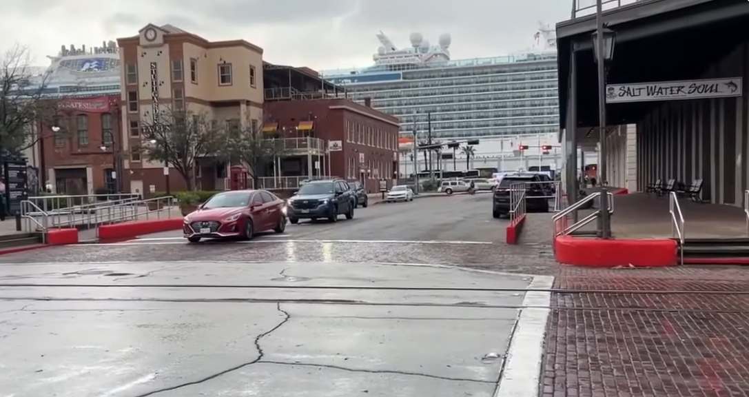 Spring Break business starts slow on Galveston’s Strand after overnight flooding