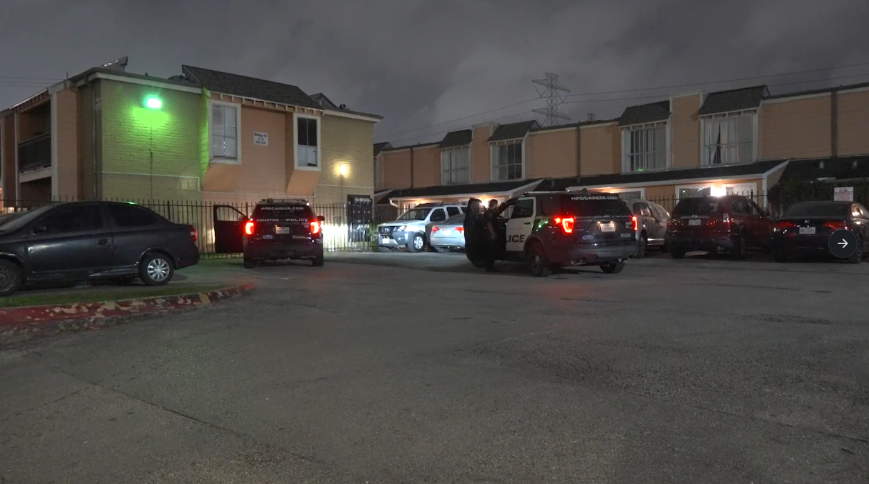 Glenmont shooting: 17-year-old shot while walking in Gulfton area