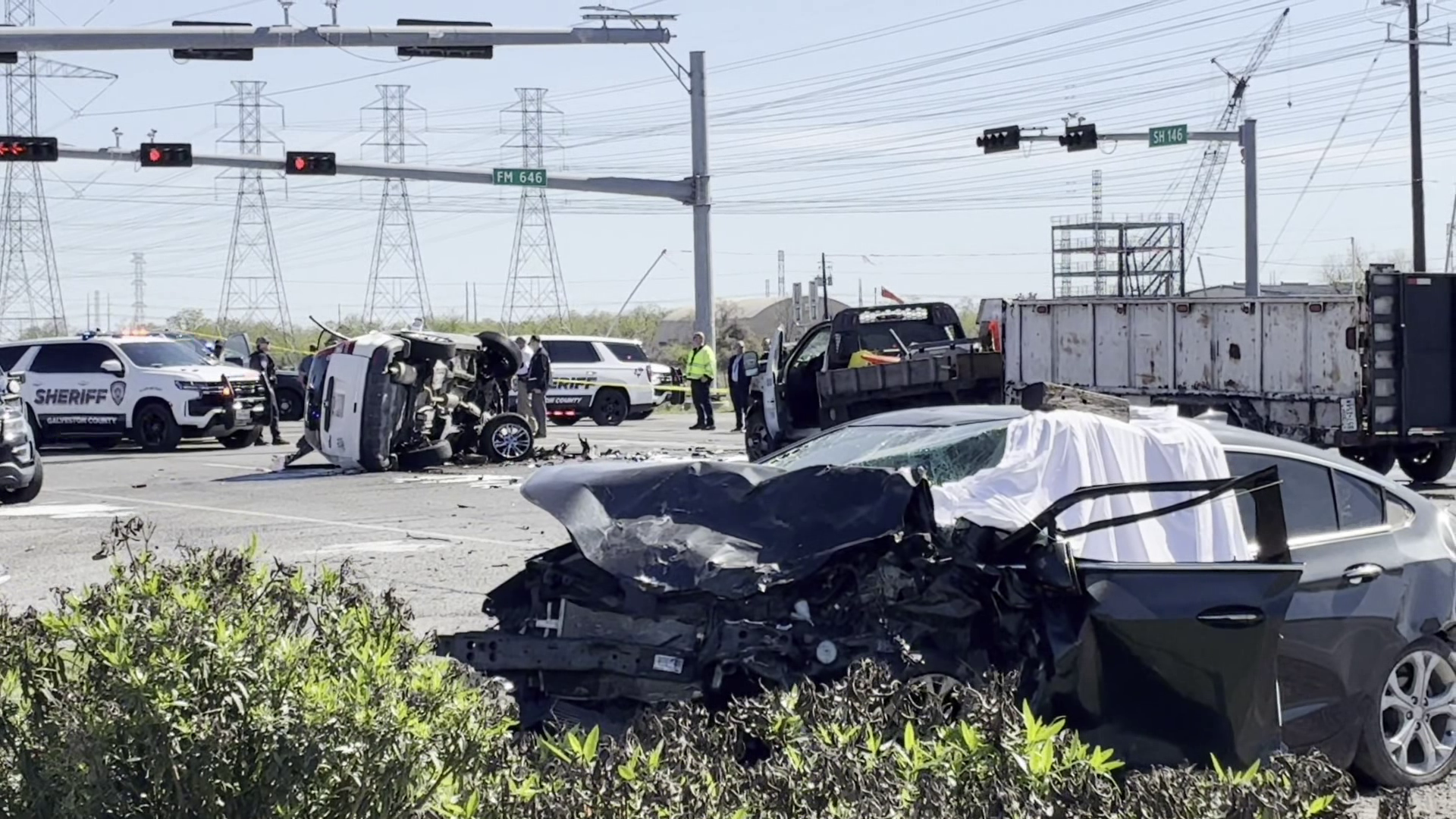 Bacliff crash: Police chase ends in deadly crash on State Highway 146
