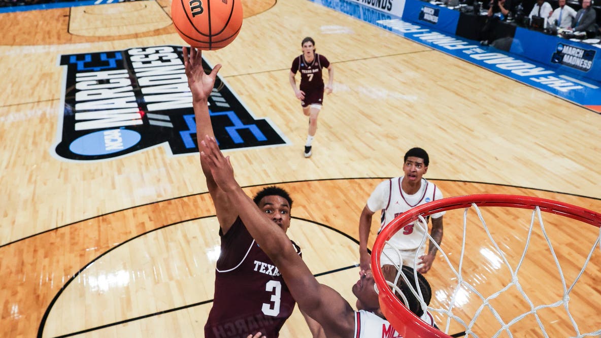 Houston Cougars advance in NCAA tournament in win against Texas A&M