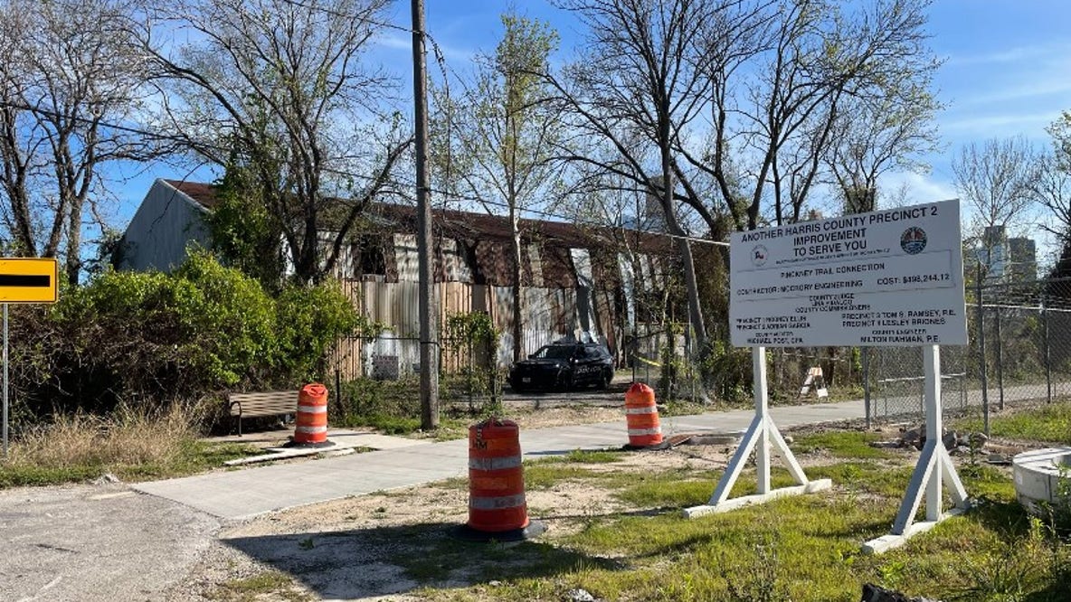 Houston construction crew finds man's body in field, authorities investigating