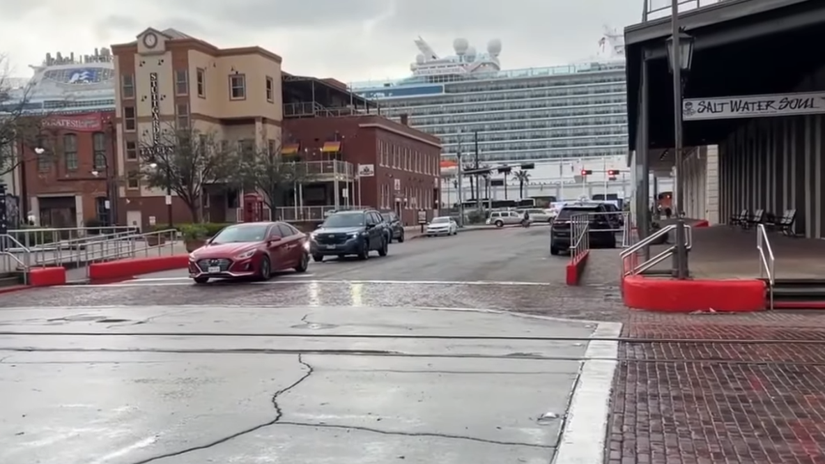 Spring Break business starts slow on Galveston’s Strand after overnight flooding