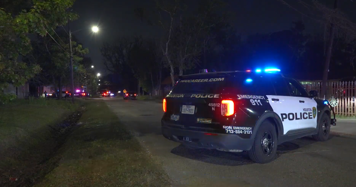 6 shot at north Houston house party, police investigating