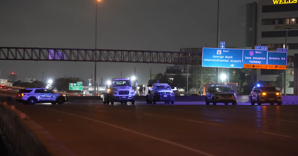 North Freeway crash: Pedestrian killed after being hit by at least 3 ...